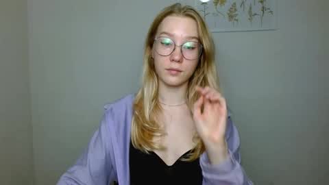 Abby Lovense is active online show from 10/07/25, 11:40