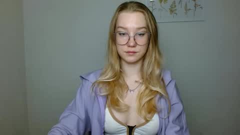 Abby Lovense is active online show from 10/08/25, 09:29