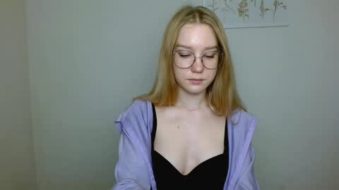 Abby Lovense is active online show from 11/01/25, 10:39