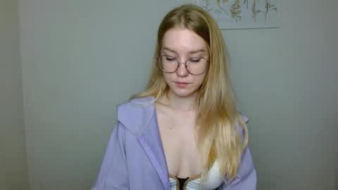 Abby Lovense is active online show from 11/03/25, 10:05