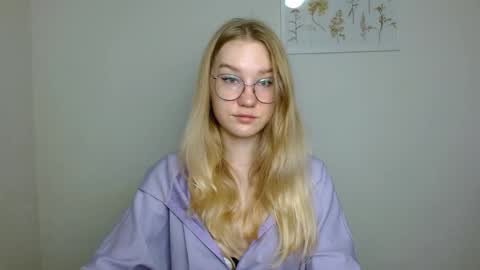 Abby Lovense is active online show from 11/04/25, 09:30