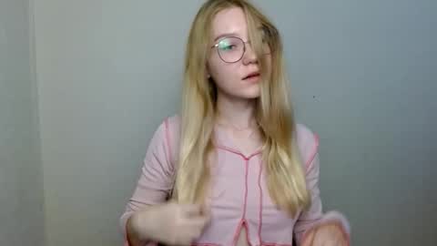 Abby Lovense is active online show from 11/09/25, 02:59