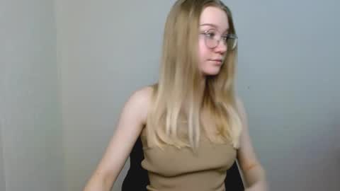 Abby Lovense is active online show from 01/14/26, 11:16