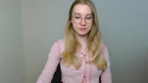 Abby Lovense is active online show from 03/20/26, 11:04