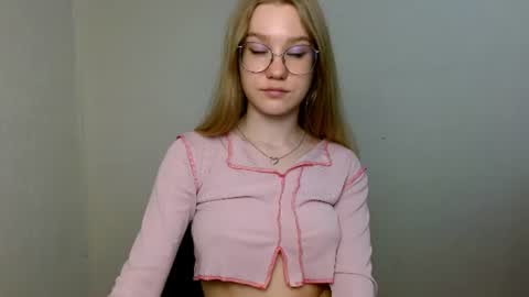 Abby Lovense is active online show from 06/19/26, 02:43