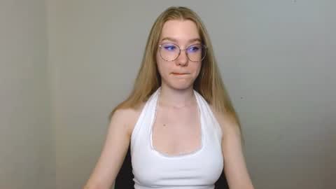 Abby Lovense is active online show from 07/05/26, 09:05