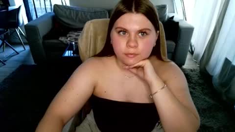 Snapshot of abbyvibe chatting on 10/20/25, 02:39 abbyvibe online show from 10/20/25, 02:39