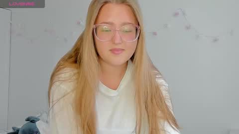 Snapshot of abbywyte chatting on 09/20/25, 01:45 Abby Stream at Sat Sun Mon Fri online show from 09/20/25, 01:45