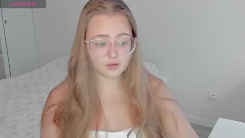 Snapshot of abbywyte chatting on 11/01/25, 01:35 Abby Stream at Sat Sun Mon Fri online show from 11/01/25, 01:35