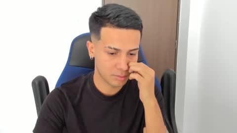 Independence model AbelAsburgo online show from 12/07/24, 07:32