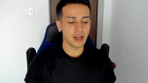 Independence model AbelAsburgo online show from 02/20/25, 10:48