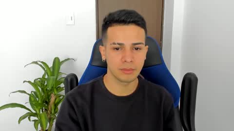 Independence model AbelAsburgo online show from 03/09/25, 04:44