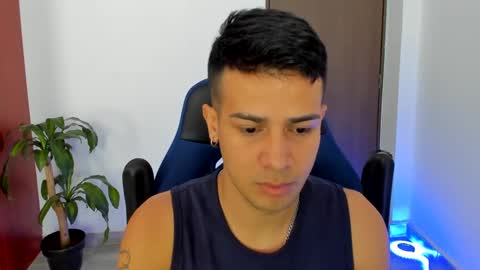 Independence model AbelAsburgo online show from 10/13/25, 07:36