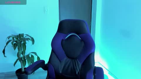 Independence model AbelAsburgo online show from 10/28/25, 01:20