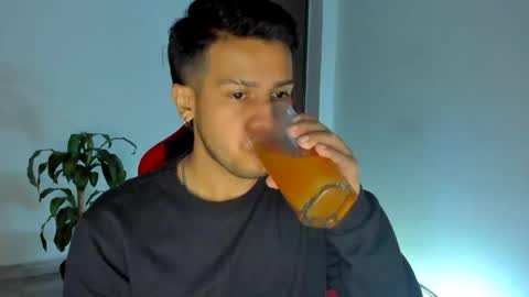 Snapshot of abelasburgo chatting on 12/16/25, 01:21 Independence model AbelAsburgo online show from 12/16/25, 01:21