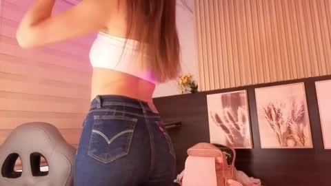 Abella online show from 09/29/25, 02:22