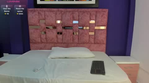 Snapshot of abella_lov chatting on 11/28/25, 12:19 abella_lov online show from 11/28/25, 12:19