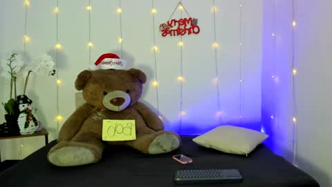 Snapshot of abellaconnor chatting on 12/06/24, 08:40 Abella and Kendra online show from 12/06/24, 08:40