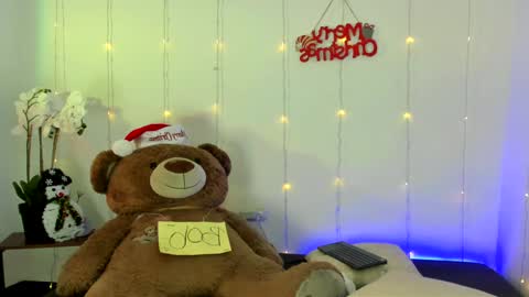 Snapshot of abellaconnor chatting on 12/13/24, 04:49 Abella and Kendra online show from 12/13/24, 04:49