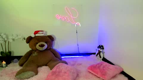 Snapshot of abellaconnor chatting on 12/19/24, 10:00 Abella and Kendra online show from 12/19/24, 10:00