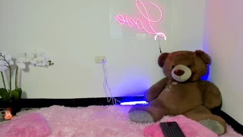 Snapshot of abellaconnor chatting on 01/05/25, 01:13 Abella and Kendra online show from 01/05/25, 01:13