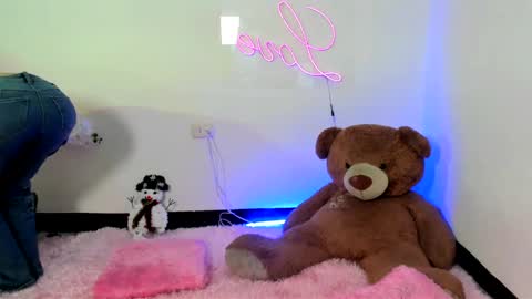 Snapshot of abellaconnor chatting on 01/05/25, 10:08 Abella and Kendra online show from 01/05/25, 10:08