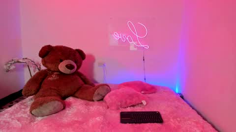 Snapshot of abellaconnor chatting on 01/11/25, 11:35 Abella and Kendra online show from 01/11/25, 11:35