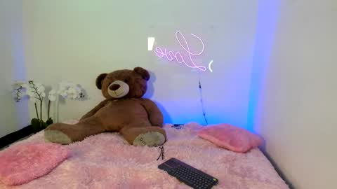Snapshot of abellaconnor chatting on 01/18/25, 03:53 Abella and Kendra online show from 01/18/25, 03:53