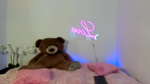 Snapshot of abellaconnor chatting on 01/24/25, 09:58 Abella and Kendra online show from 01/24/25, 09:58