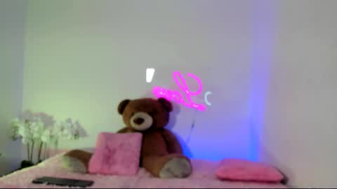 Snapshot of abellaconnor chatting on 02/14/25, 01:56 Abella and Kendra online show from 02/14/25, 01:56