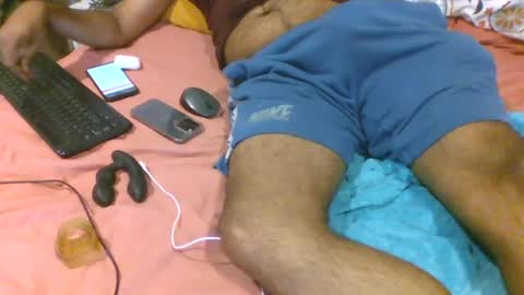 Snapshot of abhi_cam chatting on 01/22/25, 11:21 Naked Gentleman online show from 01/22/25, 11:21