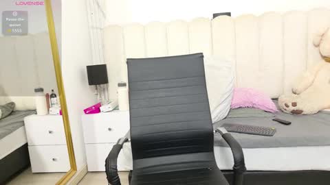 Snapshot of abi_doll chatting on 02/23/26, 12:46 abi_doll online show from 02/23/26, 12:46
