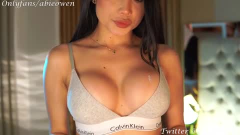 abie_owen online show from 02/11/25, 09:35