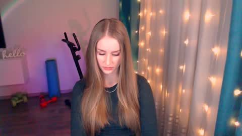 Snapshot of abigail_flex chatting on 02/16/25, 06:32 Anna online show from 02/16/25, 06:32