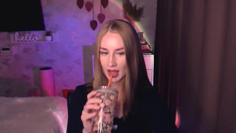 Snapshot of abigail_flex chatting on 10/20/25, 06:41 Anna online show from 10/20/25, 06:41