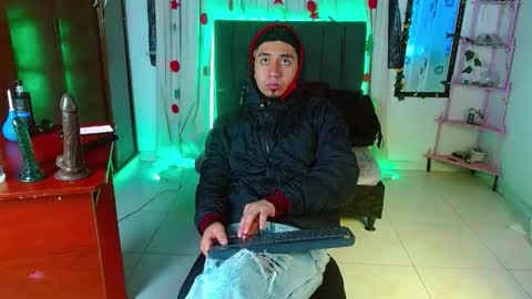 Snapshot of abnerdam chatting on 11/18/25, 11:47 abnerdam online show from 11/18/25, 11:47