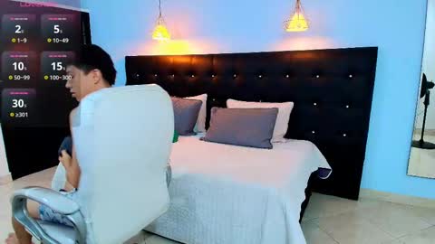 abraham_horny18 online show from 09/26/25, 08:24