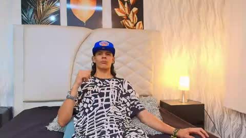Snapshot of abravanel_sefardi chatting on 05/16/26, 10:41 Abrovanel online show from 05/16/26, 10:41