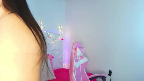 Abril  online show from 10/17/25, 09:45