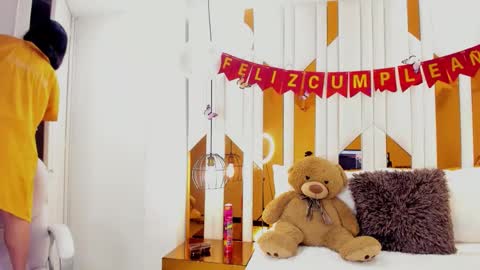 abril_cooper11 online show from 11/14/25, 09:35