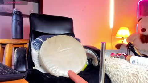 Abril online show from 10/11/25, 07:45