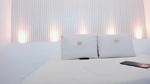 Snapshot of abril_grey chatting on 11/19/25, 11:43 abril online show from 11/19/25, 11:43