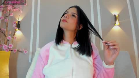 Snapshot of abril_jones10 chatting on 11/13/25, 05:17 Abril jones online show from 11/13/25, 05:17