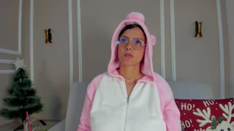 Snapshot of abril_jones10 chatting on 12/05/25, 04:32 Abril jones online show from 12/05/25, 04:32