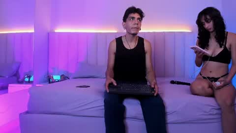 Abril and Julian online show from 06/24/26, 12:15