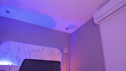 Snapshot of abrilbloom_ chatting on 06/11/26, 02:53 abril online show from 06/11/26, 02:53