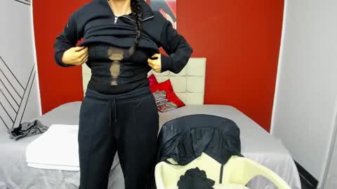 Snapshot of abrillee1 chatting on 12/21/24, 01:04 ABRIL online show from 12/21/24, 01:04