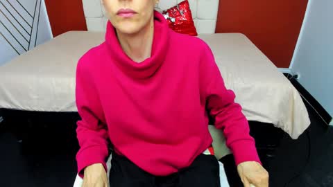 Snapshot of abrillee1 chatting on 12/27/24, 07:46 ABRIL online show from 12/27/24, 07:46