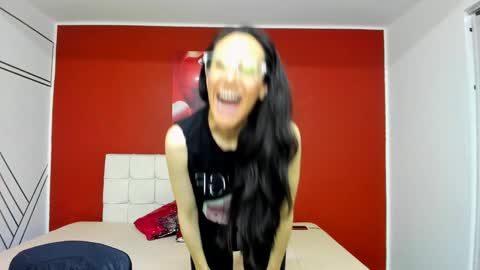 Snapshot of abrillee1 chatting on 12/28/24, 10:55 ABRIL online show from 12/28/24, 10:55