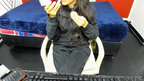 Snapshot of abrillee1 chatting on 01/09/25, 07:18 ABRIL online show from 01/09/25, 07:18